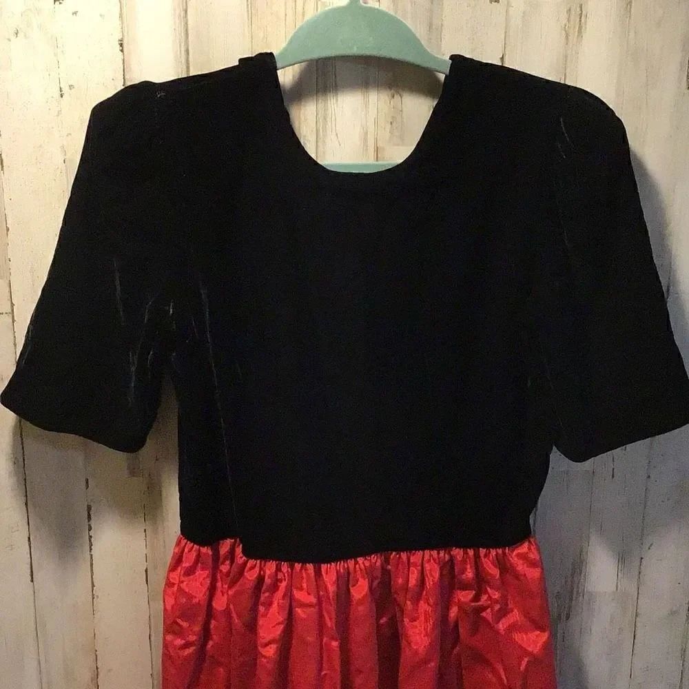 Dress vintage black velvet and red with bow on back by Althuser  Size 14